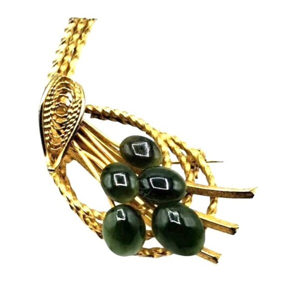 Vintage Jewelry - Nephrite Jade Brooch Gold Tone Filigree Setting Vintage Costume Jewelry